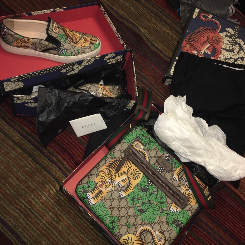 **Gucci bengal print bag and shoe**